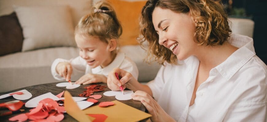 Mother,And,Little,Daughter,Making,Valentine's,Day,Cards,Using,Color
